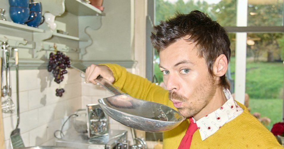 foto de harry styles para a nova era "Kiss All The Time. Disco, Occasionally."