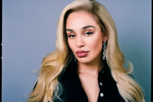 Cantora Jorja Smith faz 10 anos de carreira
