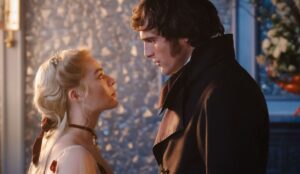 Margot Robbie e Jacob Elordi em "O Morro dos Ventos Uivantes"