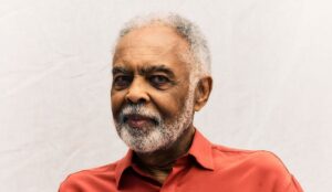 Retrato de Gilberto Gil, atração principal do Back2Black Festival em Paris