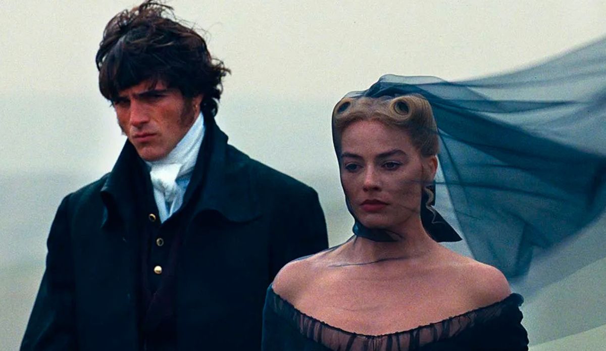 Jacob Elordi e Margot Robbie em "O Morro dos Ventos Uivantes"