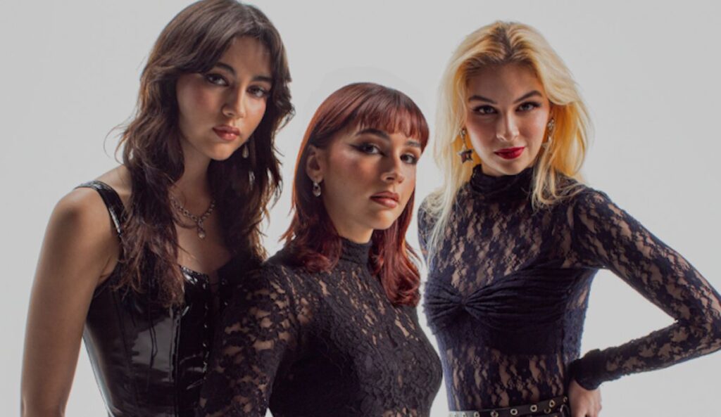 Alejandra, Paulina e Daniela da banda The Warning