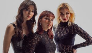 Alejandra, Paulina e Daniela da banda The Warning
