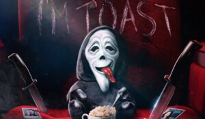 Imagem promocional de “Todo Mundo em Pânico 6” mostra personagem com máscara estilo Ghostface sentado no cinema com pipoca e facas ao lado.