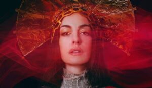 Anne Hathaway para o filme "Mother Mary"