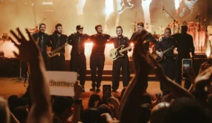 O cantor Pablo Alborán e sua banda no show em São Paulo