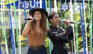 Agrado e Eduarda cantam juntas em apresentação em Coração Acelerado na semana de 23 a 28 de março na Globo.