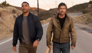 Aaron Pierre e Kyle Chandler em "Lanternas"