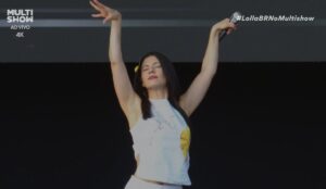 MARINA durante show no Lollapalooza Brasil 2026
