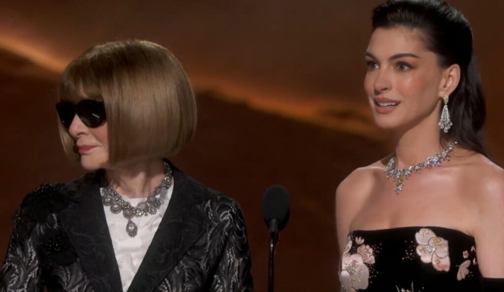 anne hathaway e anna wintour referenciam o diabo veste prada no palco do oscar 2026