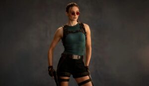 Sophie Turner caracterizada como Lara Croft para a série de "Tomb Raider"