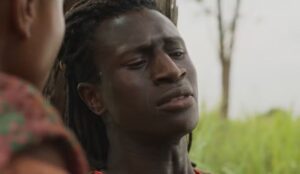 Rei Cayman ferido durante fuga em cena de A Nobreza do Amor na semana de 23 a 28 de março na Globo.