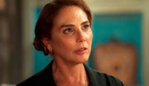Zulma chora em cena dramática de Êta Mundo Melhor durante a última semana da novela das 18h da TV Globo; veja o resumo de 09 a 14 de março
