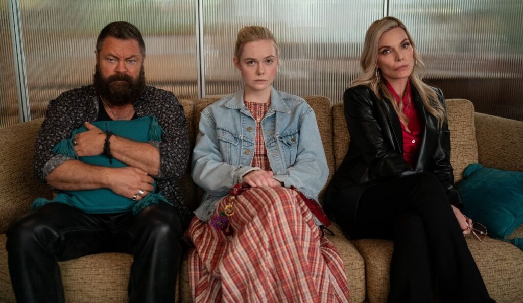 Elle Fanning, Michelle Pfeiffer e Nick Offerman em "Margô Está em Apuros"