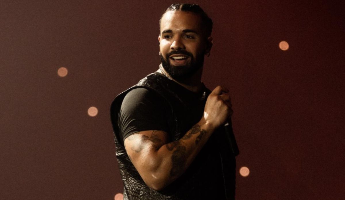 Drake durante show ao vivo; rapper canadense foi citado por Roberto Medina ao falar sobre o futuro do Rock in Rio.