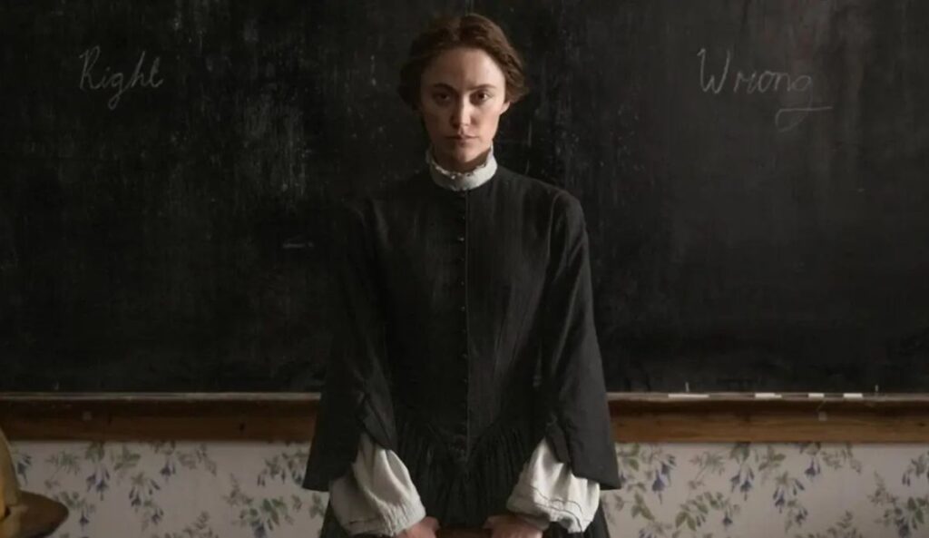 Maika Monroe em “Psicopata Vitoriana”