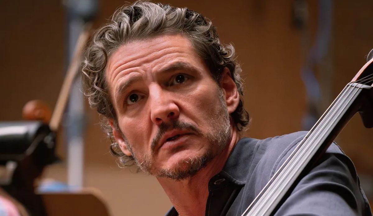 Pedro Pascal interpreta o violoncelista Alex Serian em cena de "Behemoth!", novo drama musical dirigido por Tony Gilroy.